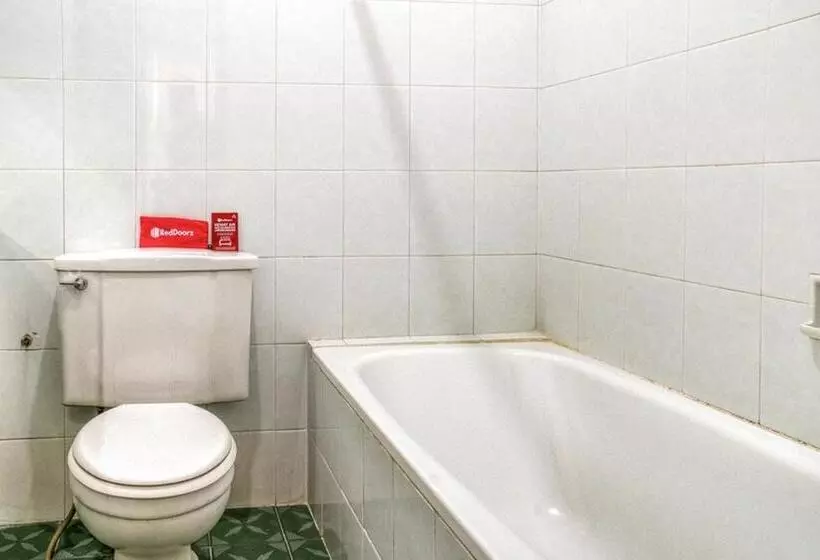 Hotelli Reddoorz Near Plaza Senayan