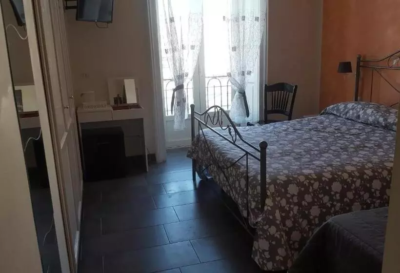 پانسیون Ale Naples Holiday