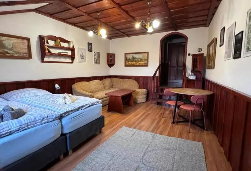 Majatalo Penzión Grand, Self Check In