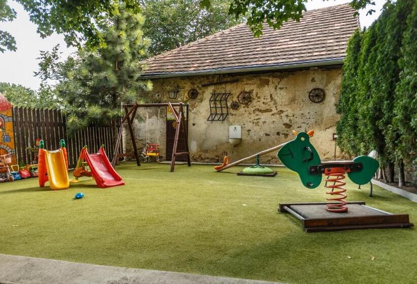 پانسیون Penzion Restaurant Atrium