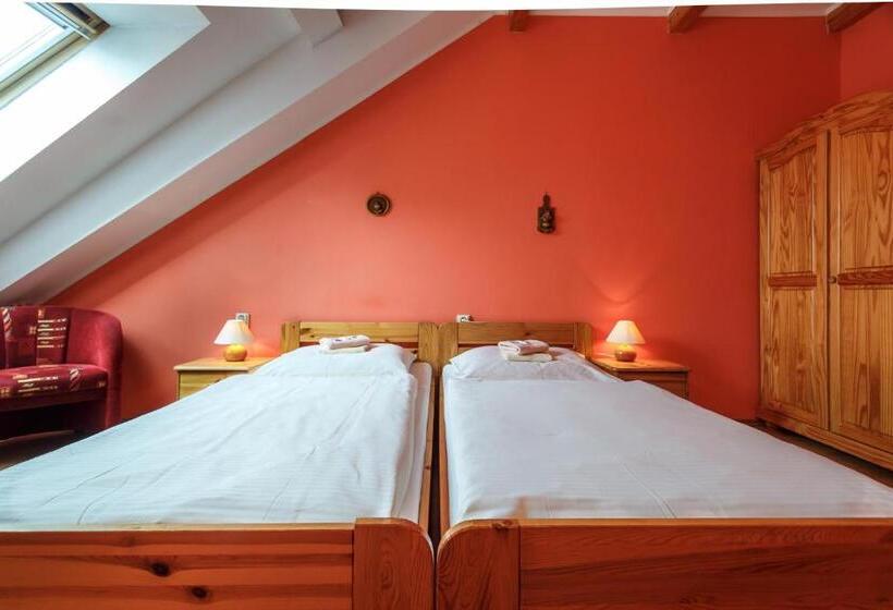 پانسیون Penzion Restaurant Atrium