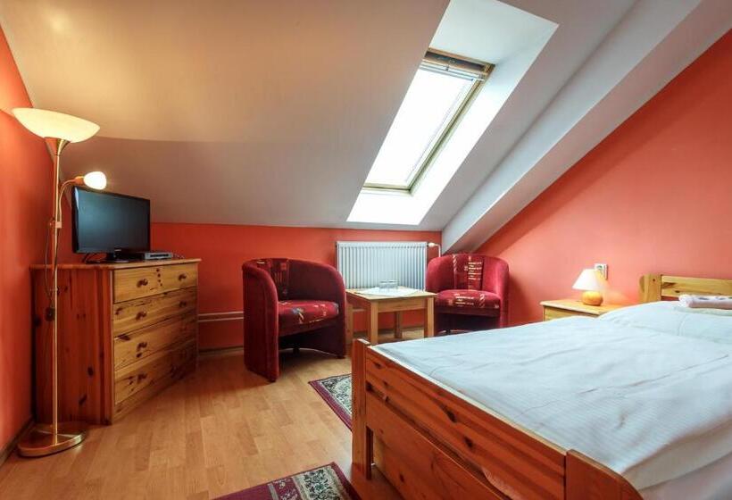 پانسیون Penzion Restaurant Atrium