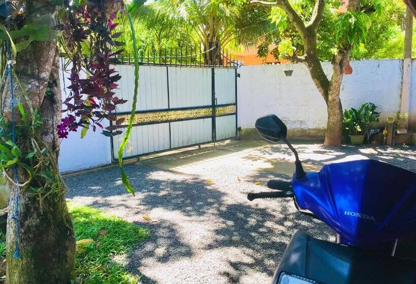 פנסיון Summer House Mirissa