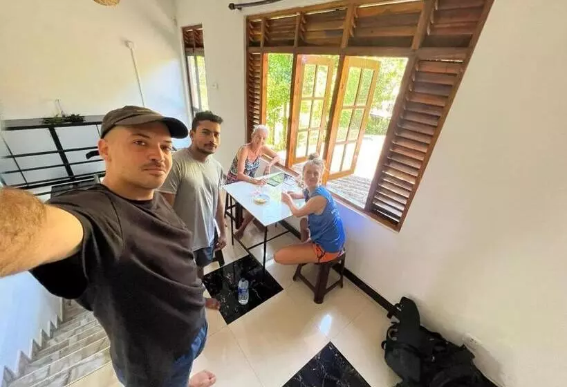 پانسیون Summer House Mirissa