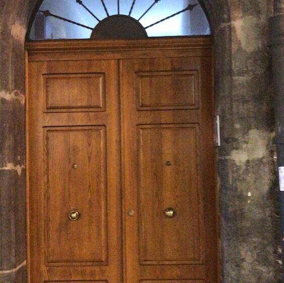 تختخواب و صبحانه Base Napoli Plebiscito