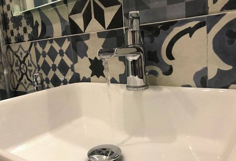 تختخواب و صبحانه Base Napoli Plebiscito