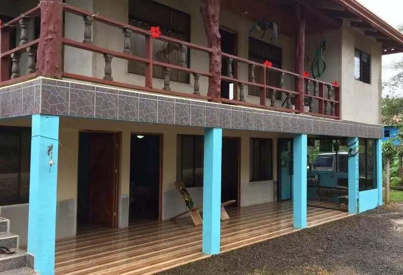 ベッドアンドブレックファースト Cabinas Cascada Rio Celeste