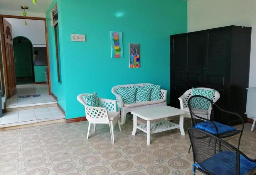 تختخواب و صبحانه Hostal Casa Azul