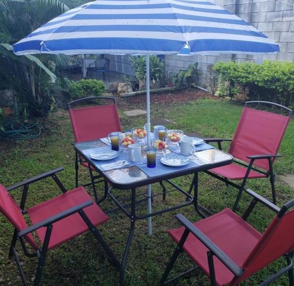 تختخواب و صبحانه Hostal Casa Azul