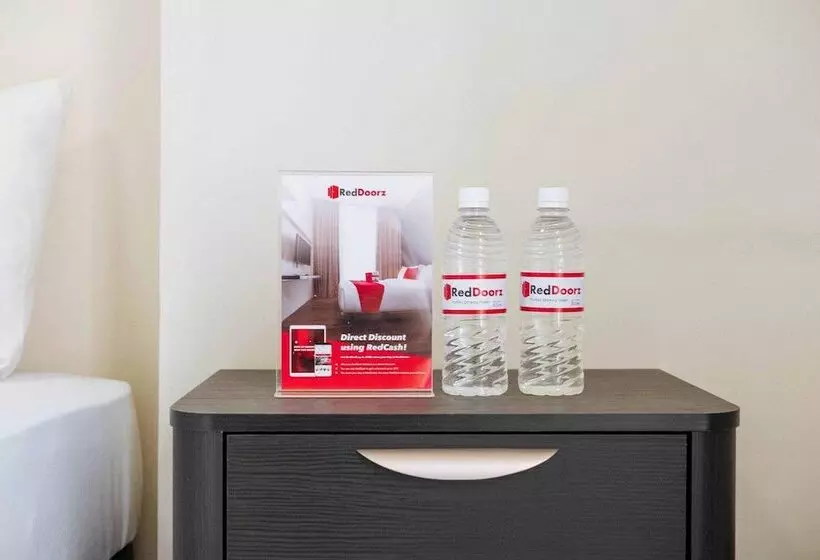 Hotelli Reddoorz Near Universitas Widyagama Malang 2