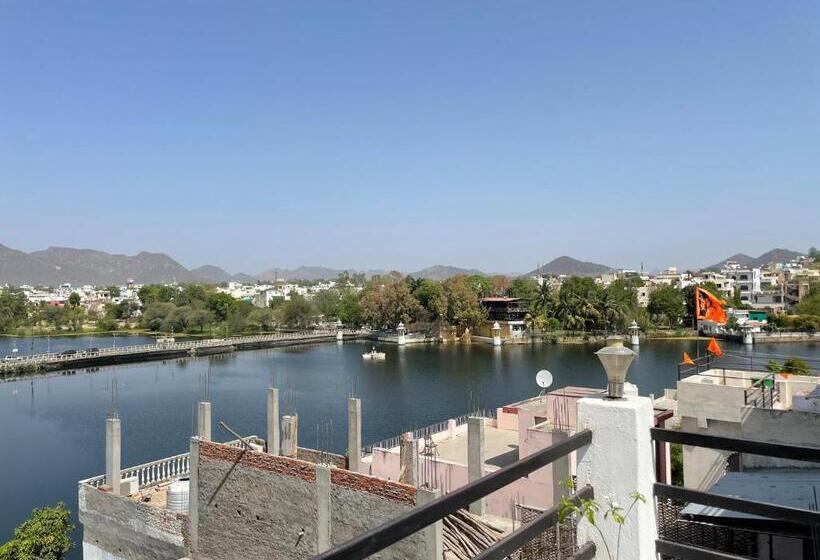 פנסיון Boraj Haveli Guest House