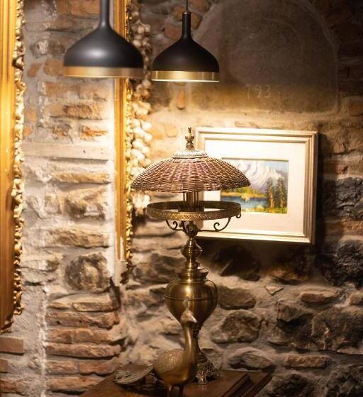 酒店 Bujtina Sidheri