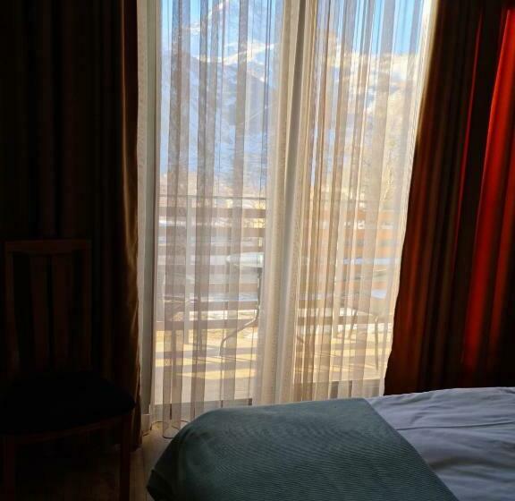 هتل Hilltop Kazbegi