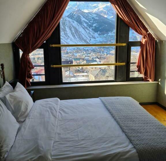هتل Hilltop Kazbegi