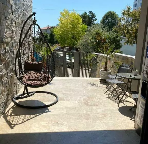 Hotelli Mavboutique Villa