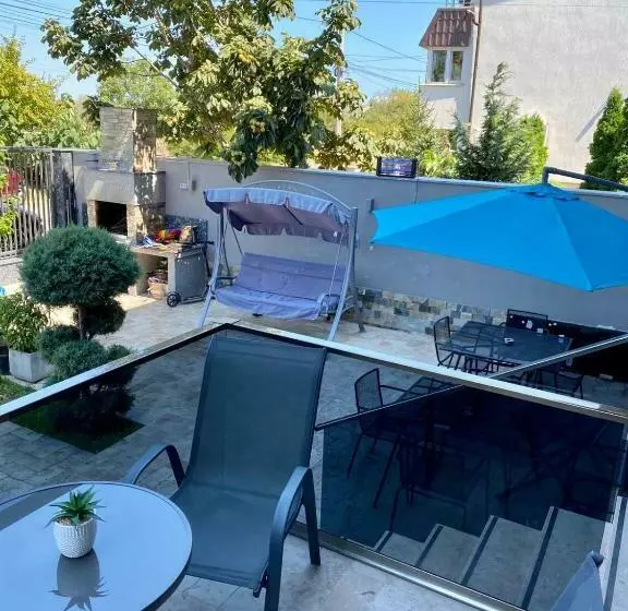 Hotelli Mavboutique Villa