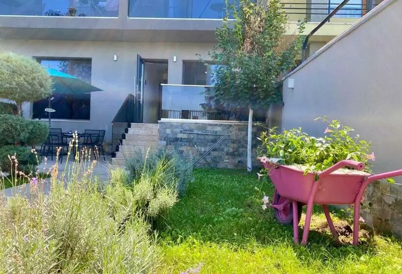 Hotelli Mavboutique Villa