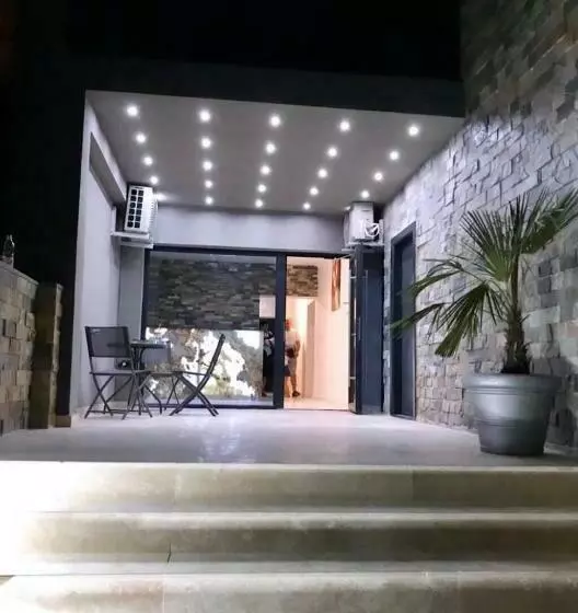 Hotelli Mavboutique Villa