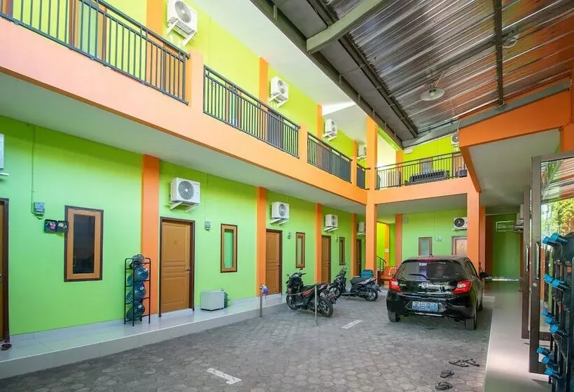 ペンション Reddoorz Near Kejaksan Station Cirebon 2