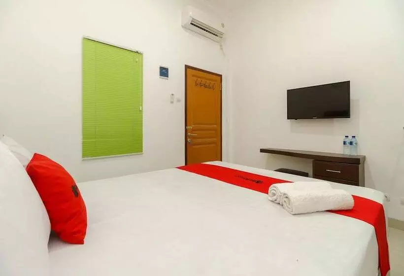 ペンション Reddoorz Near Kejaksan Station Cirebon 2