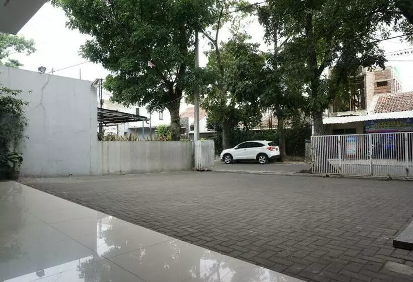 ペンション Residences By Reddoorz Syariah @ Buah Batu