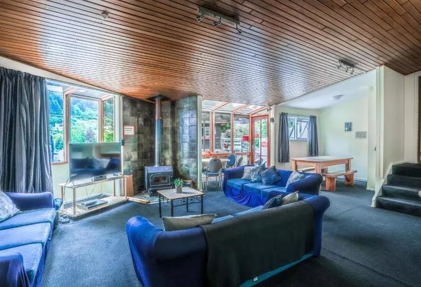 هاستل Aspen Lodge Backpackers