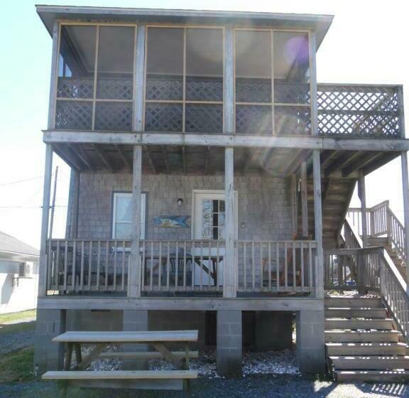 ユースホステル Second Floor Apartment #23   Water & Town Views