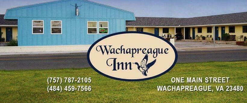 ユースホステル Second Floor Apartment #23   Water & Town Views