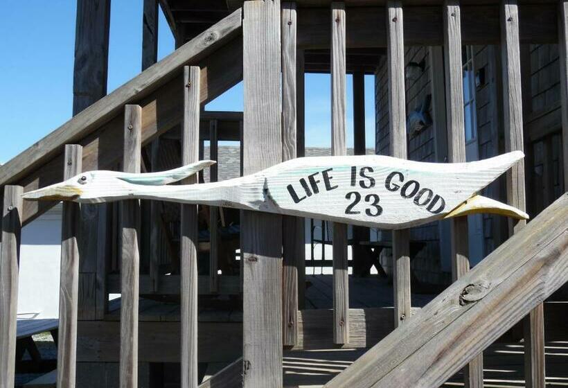 ユースホステル Second Floor Apartment #23   Water & Town Views