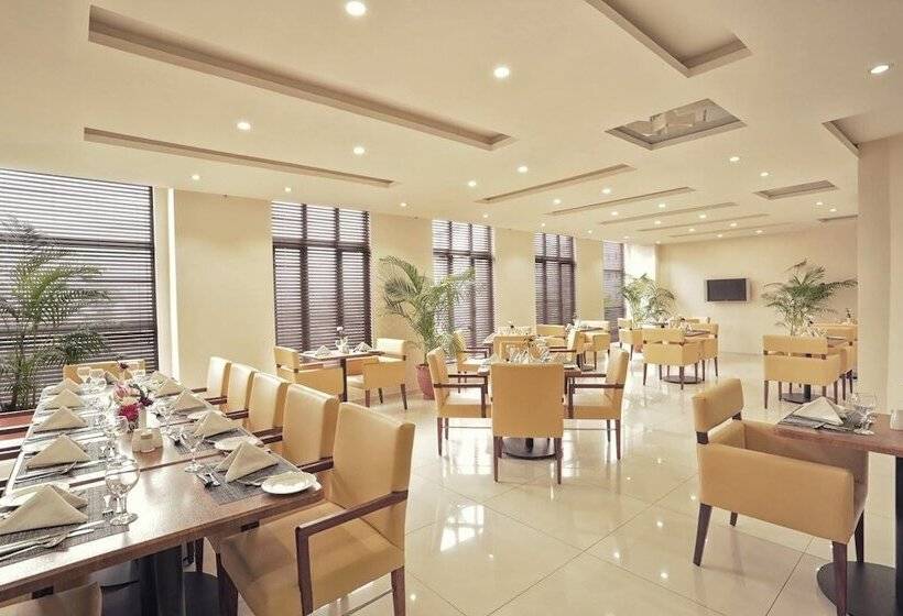 هتل Avari Xpress Multan