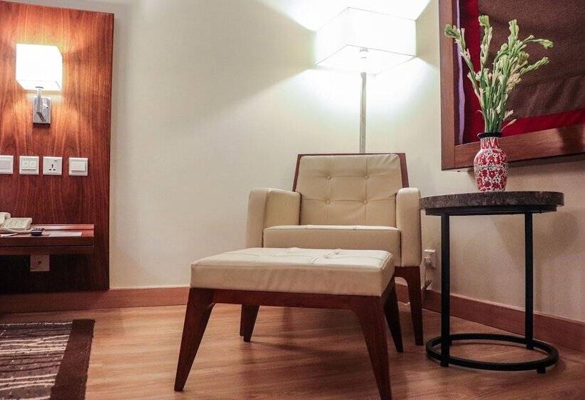 هتل Avari Xpress Multan