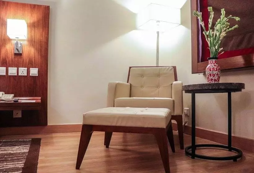 هتل Avari Xpress Multan