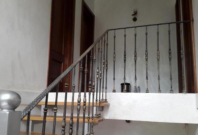 پانسیون Lasha Guest House