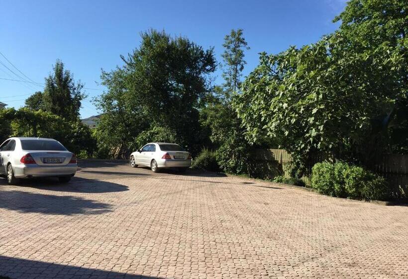 پانسیون Lasha Guest House