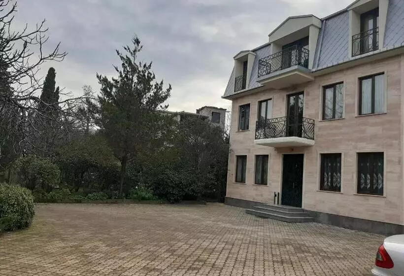 پانسیون Lasha Guest House