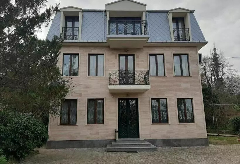 پانسیون Lasha Guest House