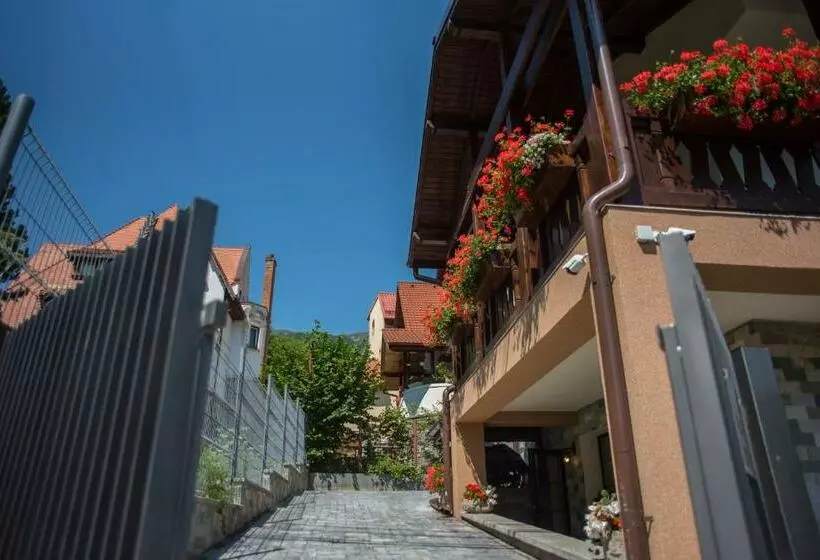 Majatalo Uphill Residence