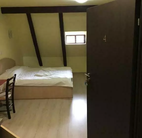 ペンション Casa Mots