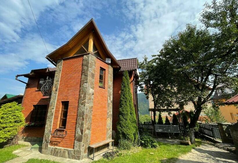 بنسيون Girske Povitria Cottage