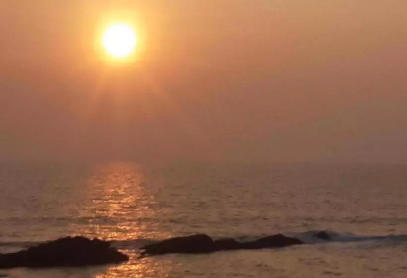 ペンション Om Ganesh Guest House Cliffside