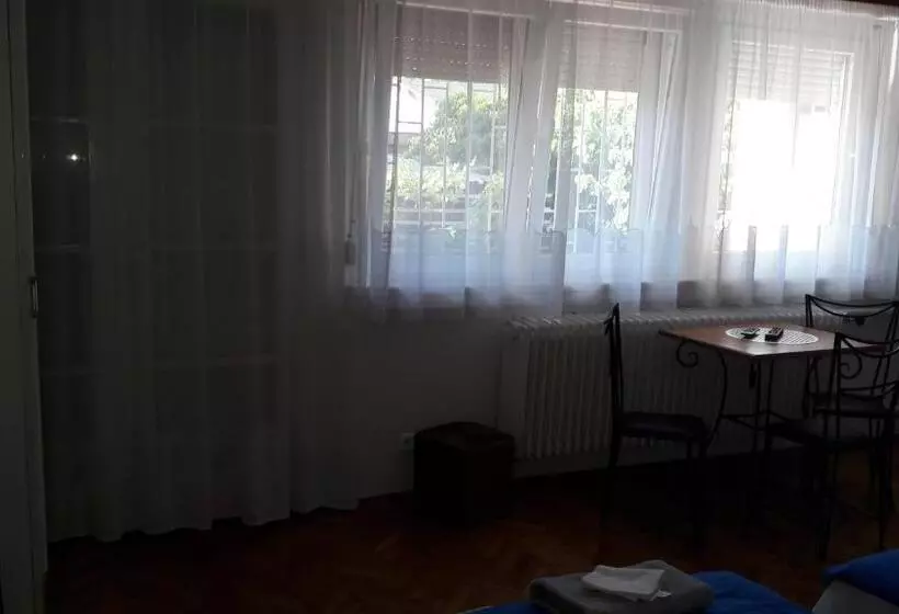 ペンション Peró Vendégház