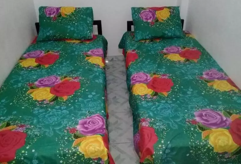 ペンション Rr House