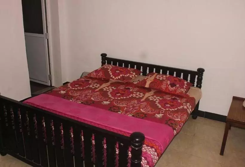 ペンション Rr House