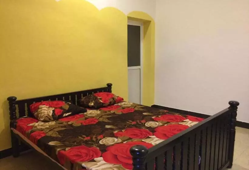 ペンション Rr House