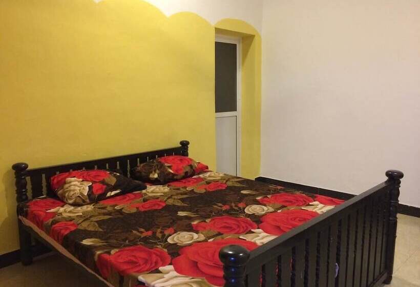 پانسیون Rr House