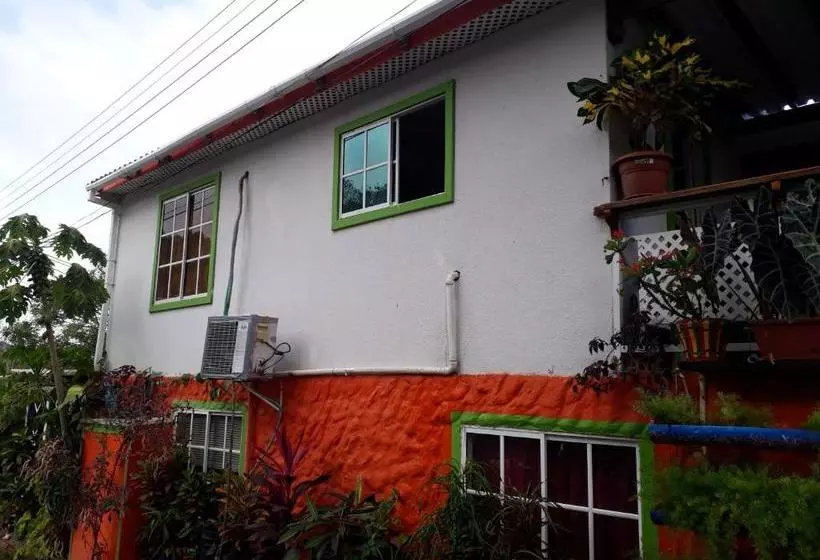 ユースホステル Posada Ashanty