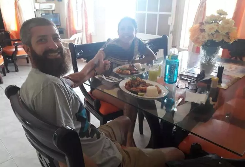 ユースホステル Posada Ashanty