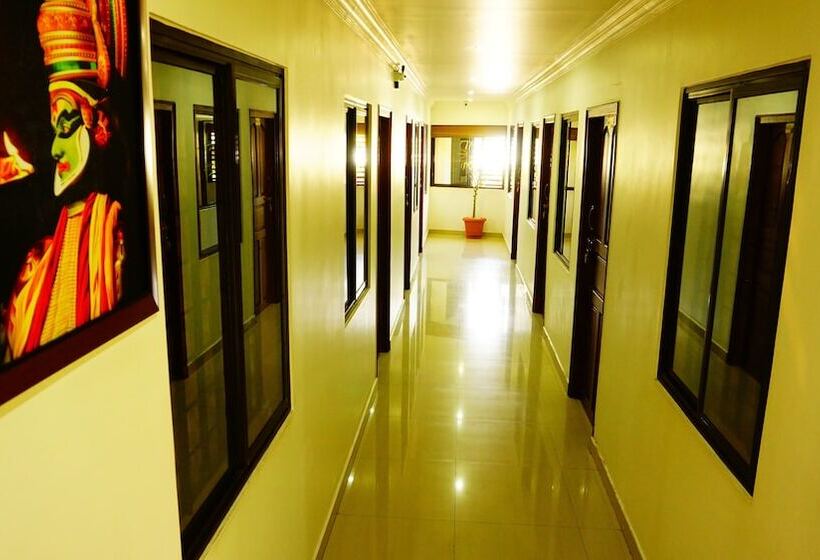 酒店 Thayamkery S Royal Inn