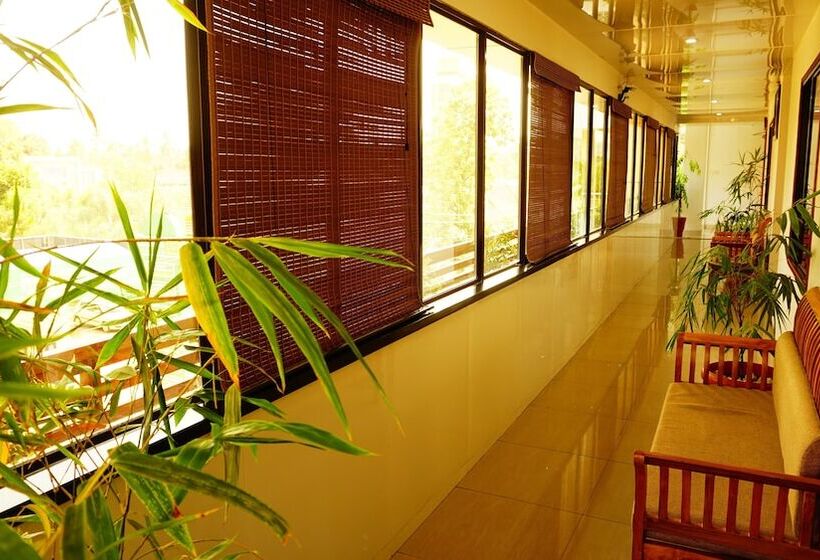 酒店 Thayamkery S Royal Inn