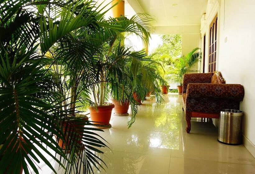 酒店 Thayamkery S Royal Inn